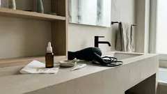 So bekommst du ein verstopftes Ohr wieder frei – und wann du es besser abklären lässt